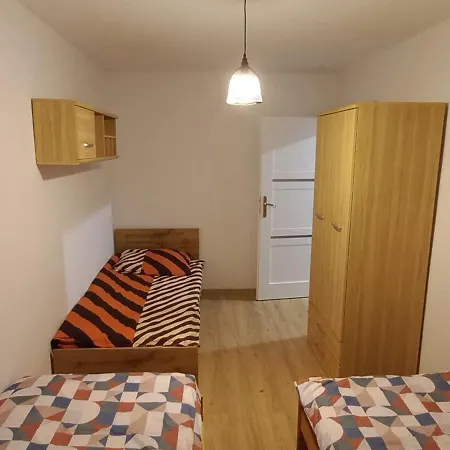 Apartament Juki 2, Obok Katowice Wynajem Na Doby, Krotkoterminowy, 2 Pokoje, Mozliwosc Dodatkowych Dwoch Osob Na Rogowce W Salonie Za Dodatkowa Oplata, 37M2,- Po Kapitalnym Remoncie, Wifi Chorzow Exterior photo